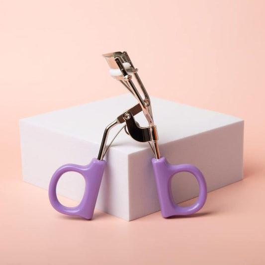 Eyelash Curler, Makeup Tool With Silicone Cushioned Curler Pad ,creates Eye-opening & Lifted Lashes (random Color)